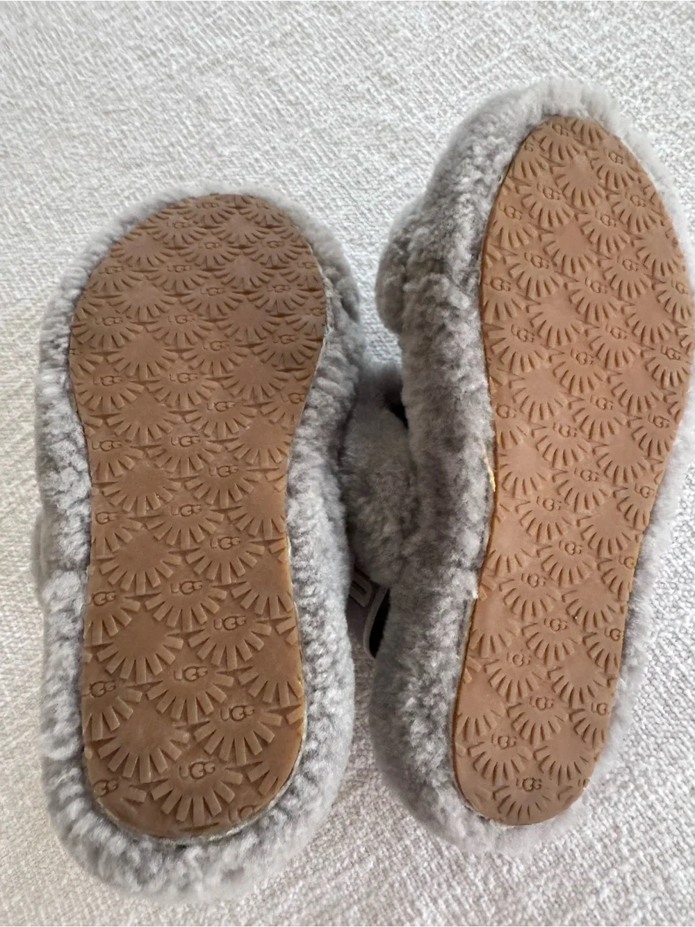 UGG Fluff Yeah Slingback Sandal Gray Logo Strap Shearling Slippers youth 1 Y1